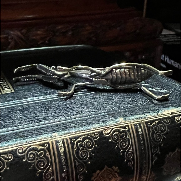 Brass Alloy Praying Mantis Vintage-style Sculpture Desk Decor - Picture 6 of 6